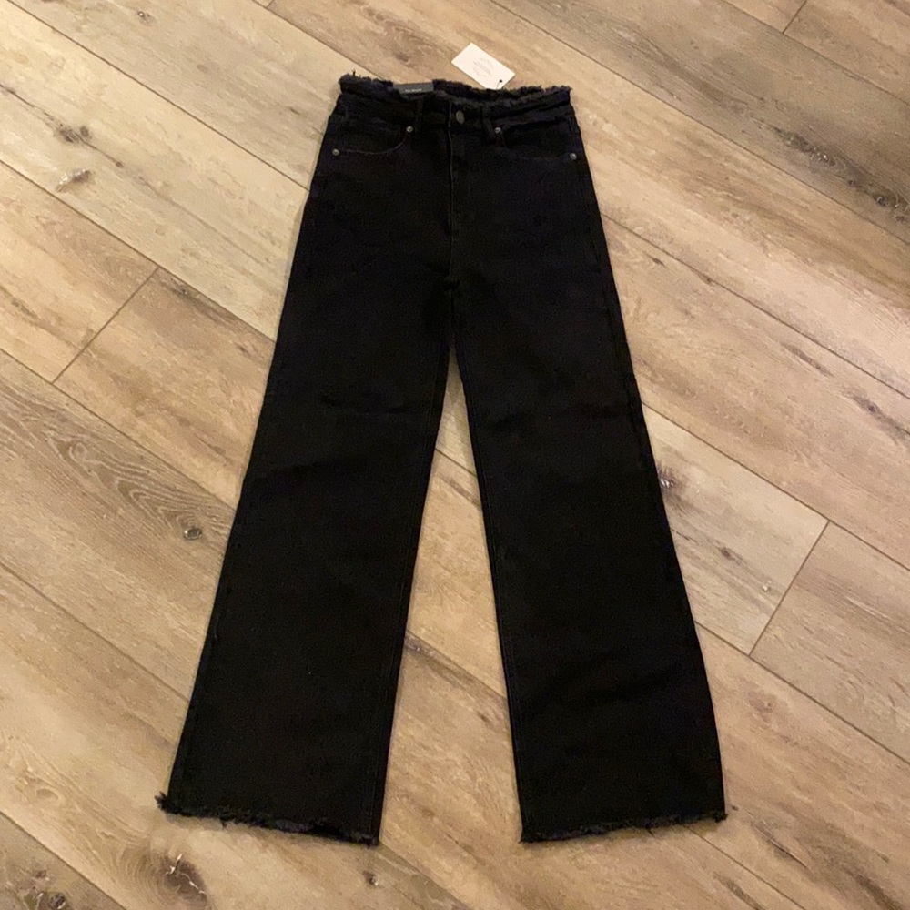 Frayed hem wide leg jeans